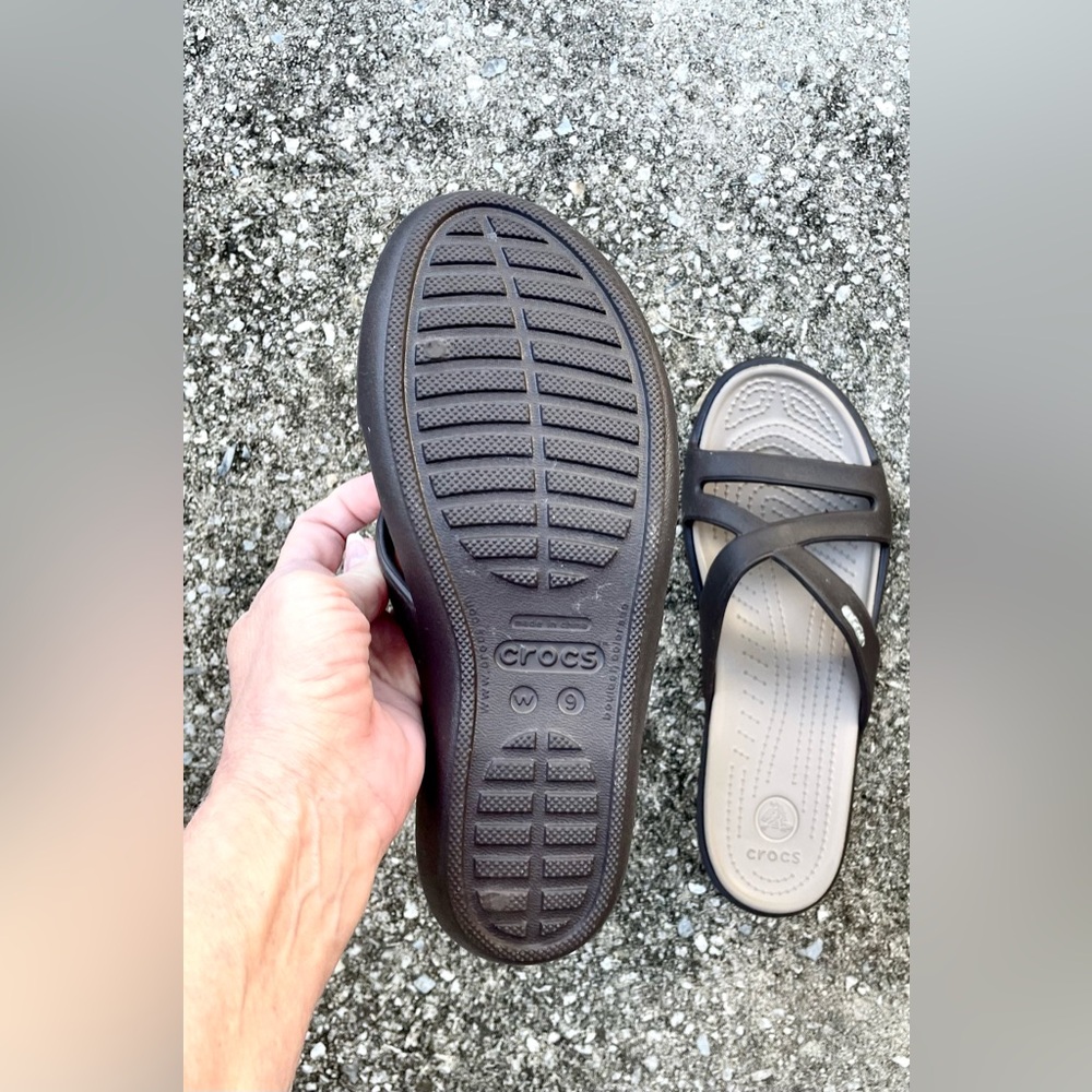 *EUC* CROCS Patricia II Wedge Sandals - Womens Sz 9 - Brown - Strappy - Slip On - Picture 6 of 7